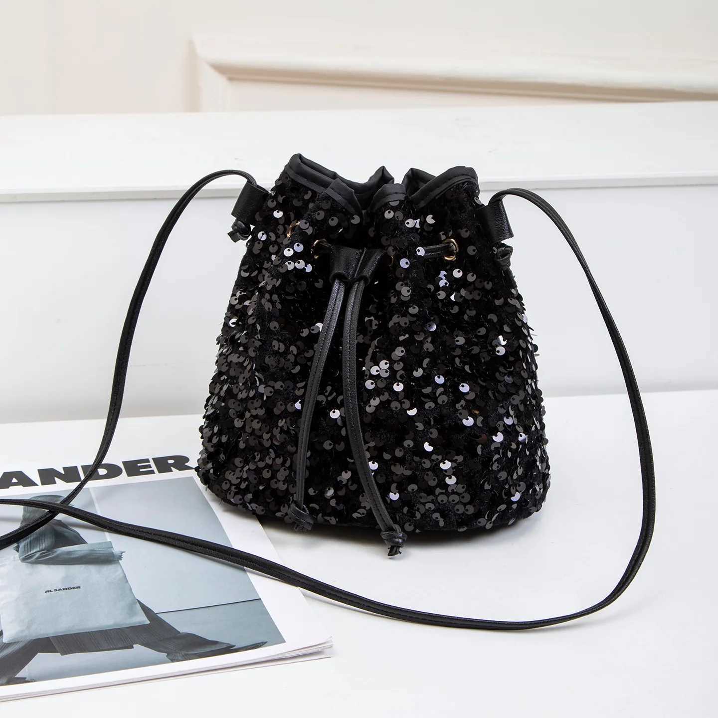 New Chic Multicolor Sequin Shing Shoulder Bag Fashion Versatile Handbag Drawstring Bucket Bag Large Capacity Wallet Purse Bags C260406