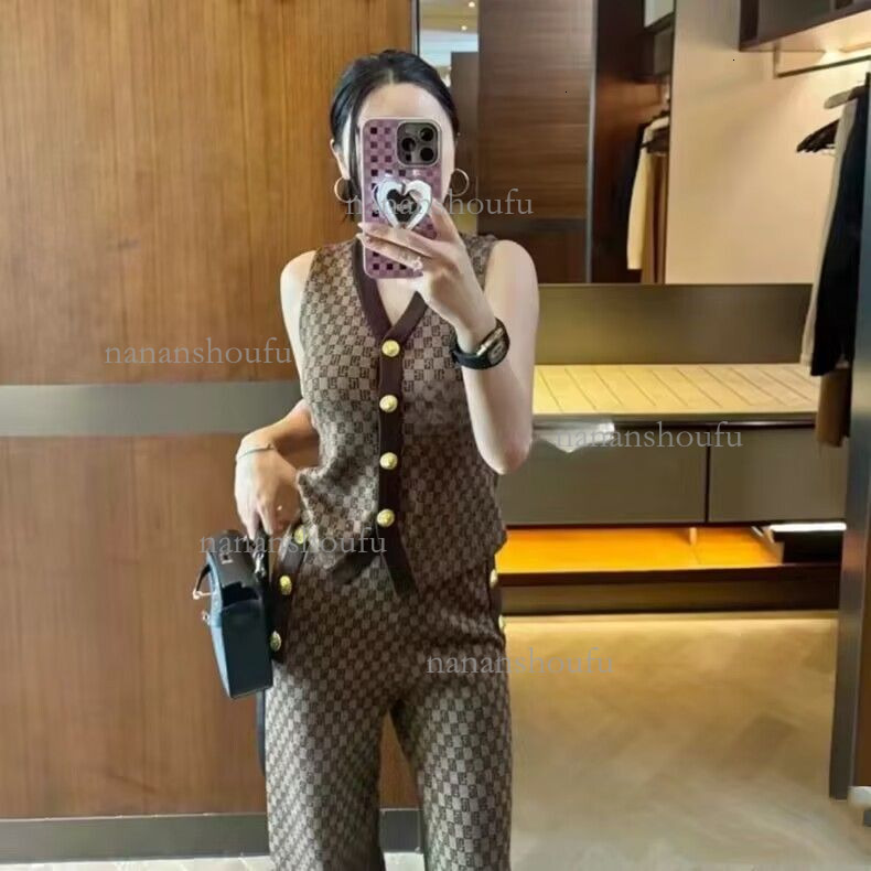 2026 Designer Set European Luxury Retro Simple Brown Knitted Top Gold Button High Waist Slimming Straight Pants Outdoor Casual Basic Women Clothes