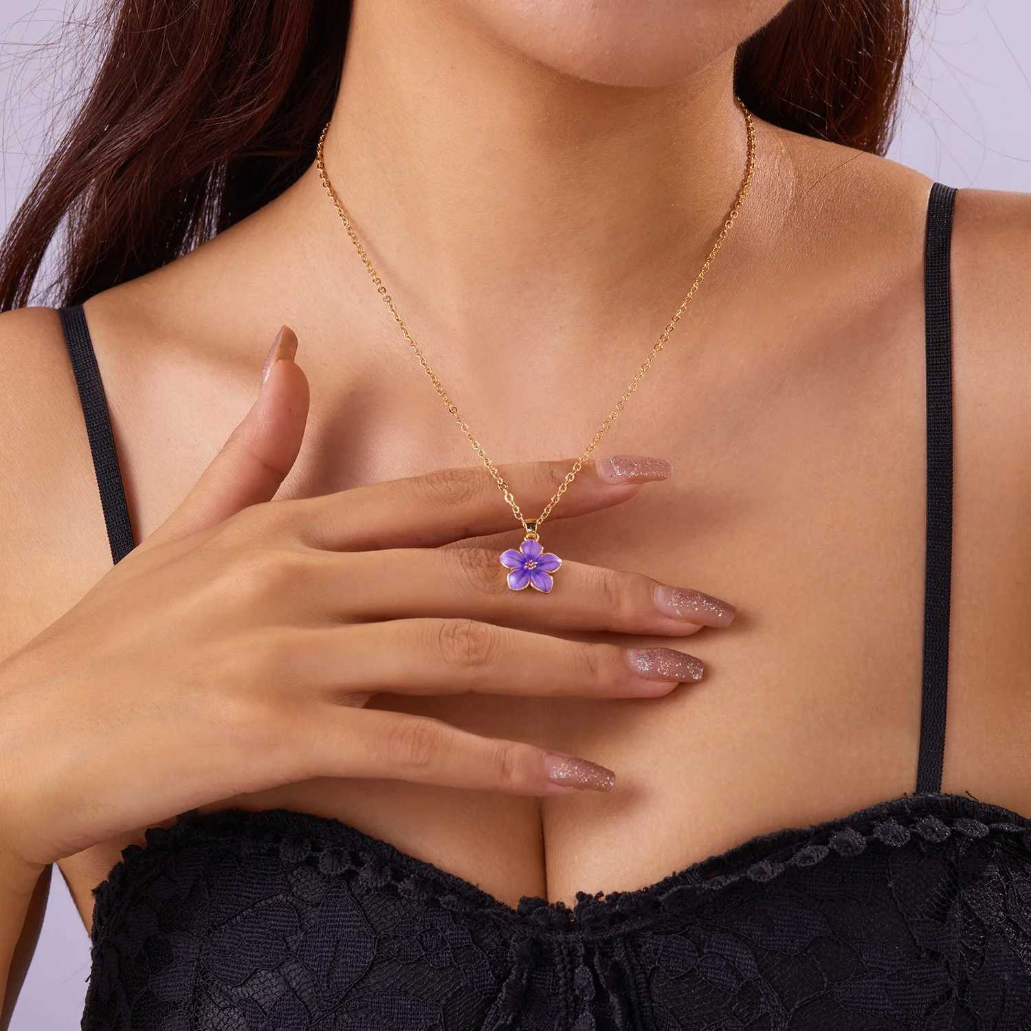 New Flower Pendant Necklace for Women Romantic Cherry Blossom Gold Color Metal Chain Choker Girls Party Wedding Neck Jewelry H260406