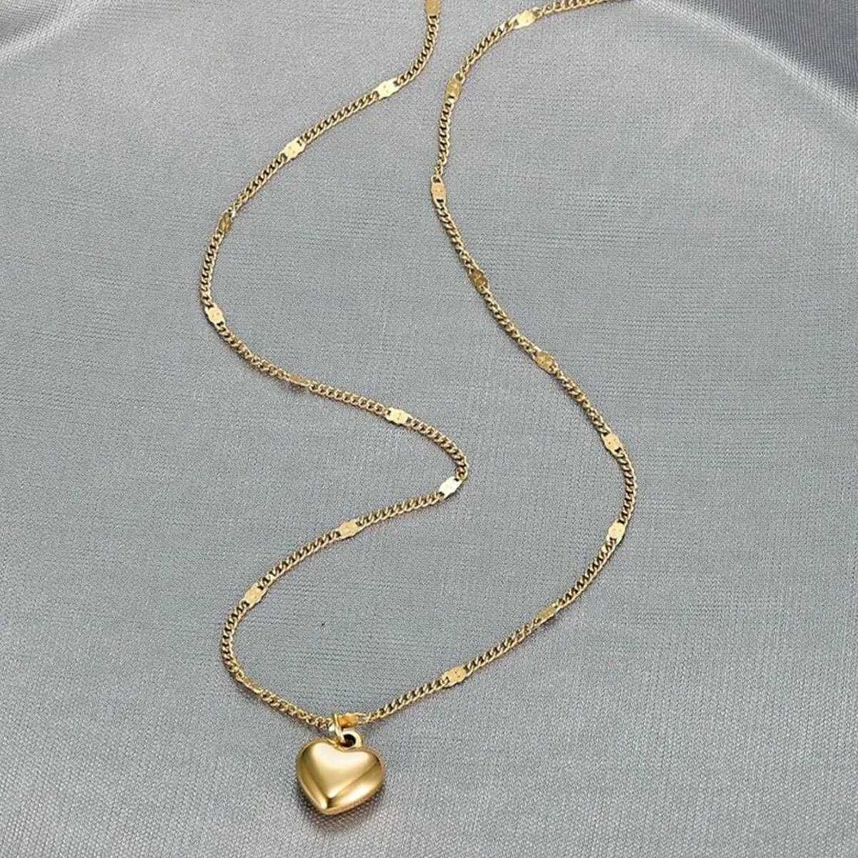 Stereoscopic Stainless Steel Will Not Fade Small Peach Heart Golden Necklace for Women Love Heart Pendant Collarbone Chain Gift H260406