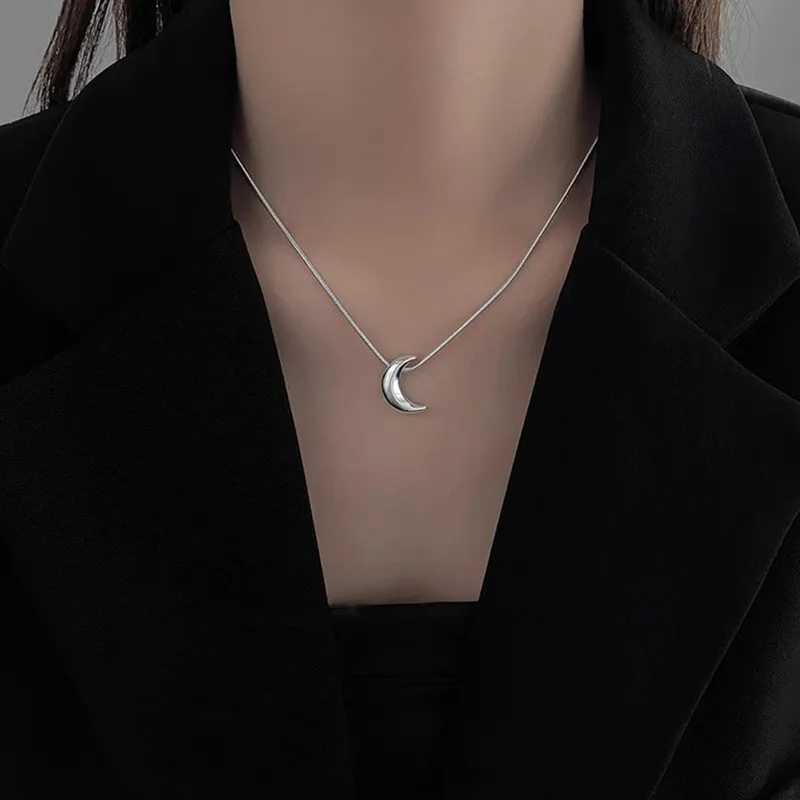 Korean Simple Moon Pendant Necklaces For Women Fashion Silver Color Temperament Snake Bone Chain Necklace Jewelry Bijoux Collare H260406