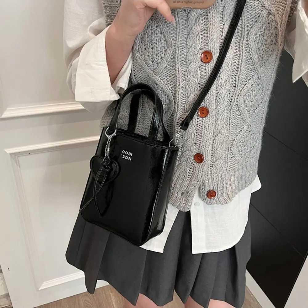 Fashion Pu Leather Shoulder Bag with Love Keychain Pendant Versatile Small Square Bag High Quality Chic Handbags for Women C260406