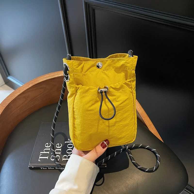 Minimalist Style Lightweight Drawstring Canvas Small Bag Versatile Mini Single-Shoulder Crossbody Coin Purse for Mobile Phones C260406