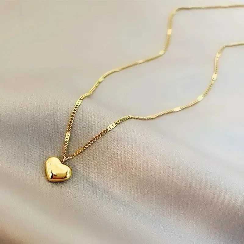 New Cross-border Couple Cavicle Chain Geometric Heart-shaped Light Luxury Temperament Simple Sweet Love Pendant Necklace Jewelry H260406