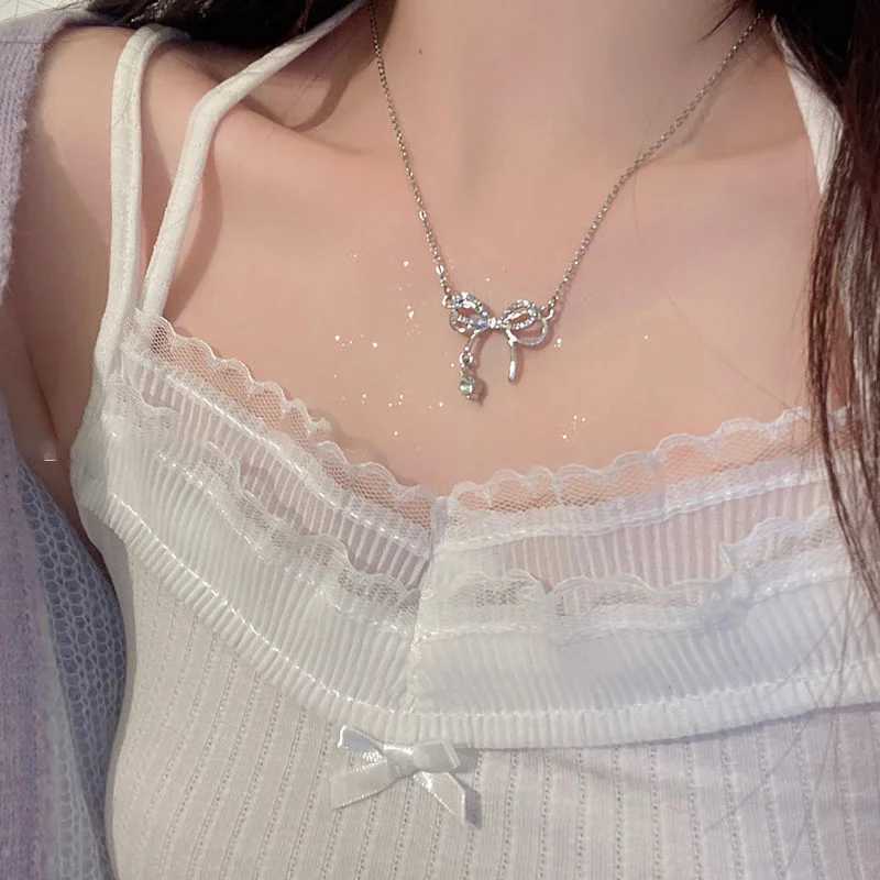 Korean Crystal Bowknot Pendant Necklaces For Women Cute Shiny Bow Clavicle Choker Necklace Sliver Chains Fashion Jewelry Gifts H260406