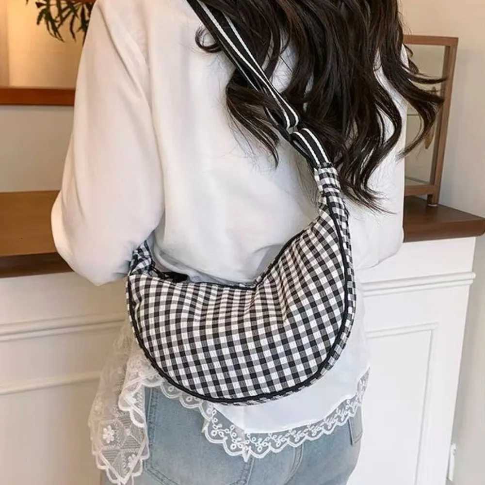 Fashion Canvas Plaid Hobos Crossbody Bag for Women Shoulder Bag Half Moon Chest Bags Tote Lady Travel Shopper Bag Female Purses C260406
