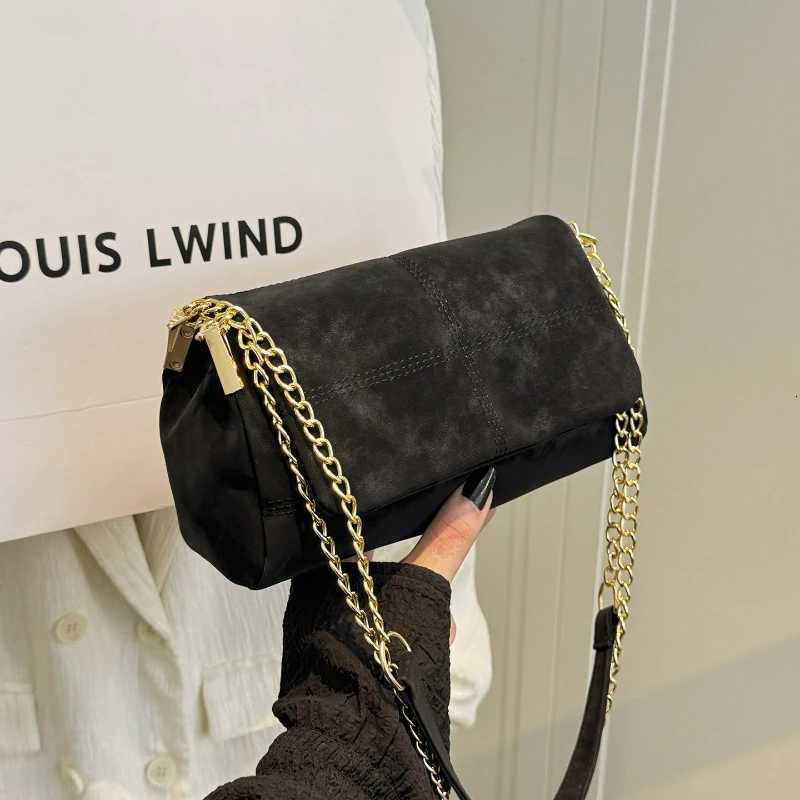 Fashion Shoulder Bags for Women Large Capacity Crossbody Bags with Chain Retro Style Simple Design Texture Versatile Chain Bag C260406
