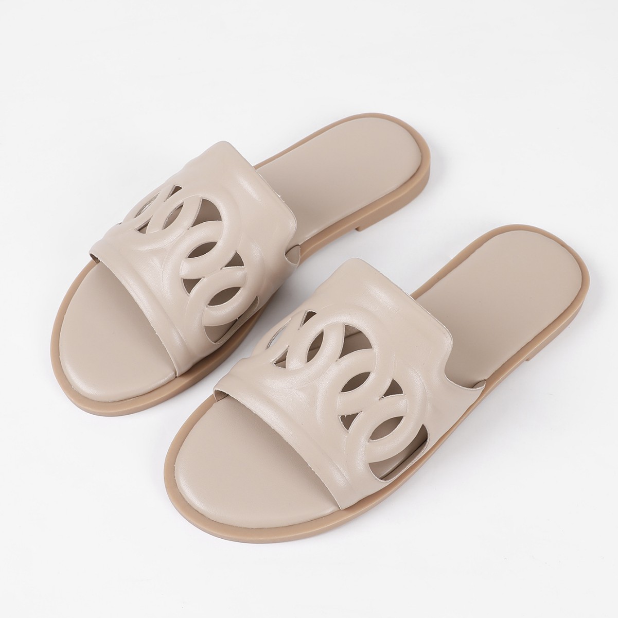 2026 Summer New Fashion Trend Luxury Designer Sandals Outdoor Home Casual Flat Slippers Beach Shoes for Women