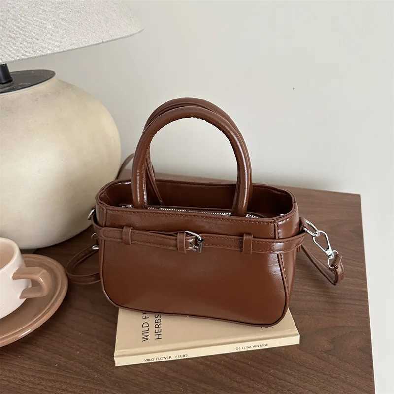 New Handbag for Girls Trendy and Fashionable Korean Version Small Square Bag Versatile Texture Casual Shoulder Crossbody Bags C260406