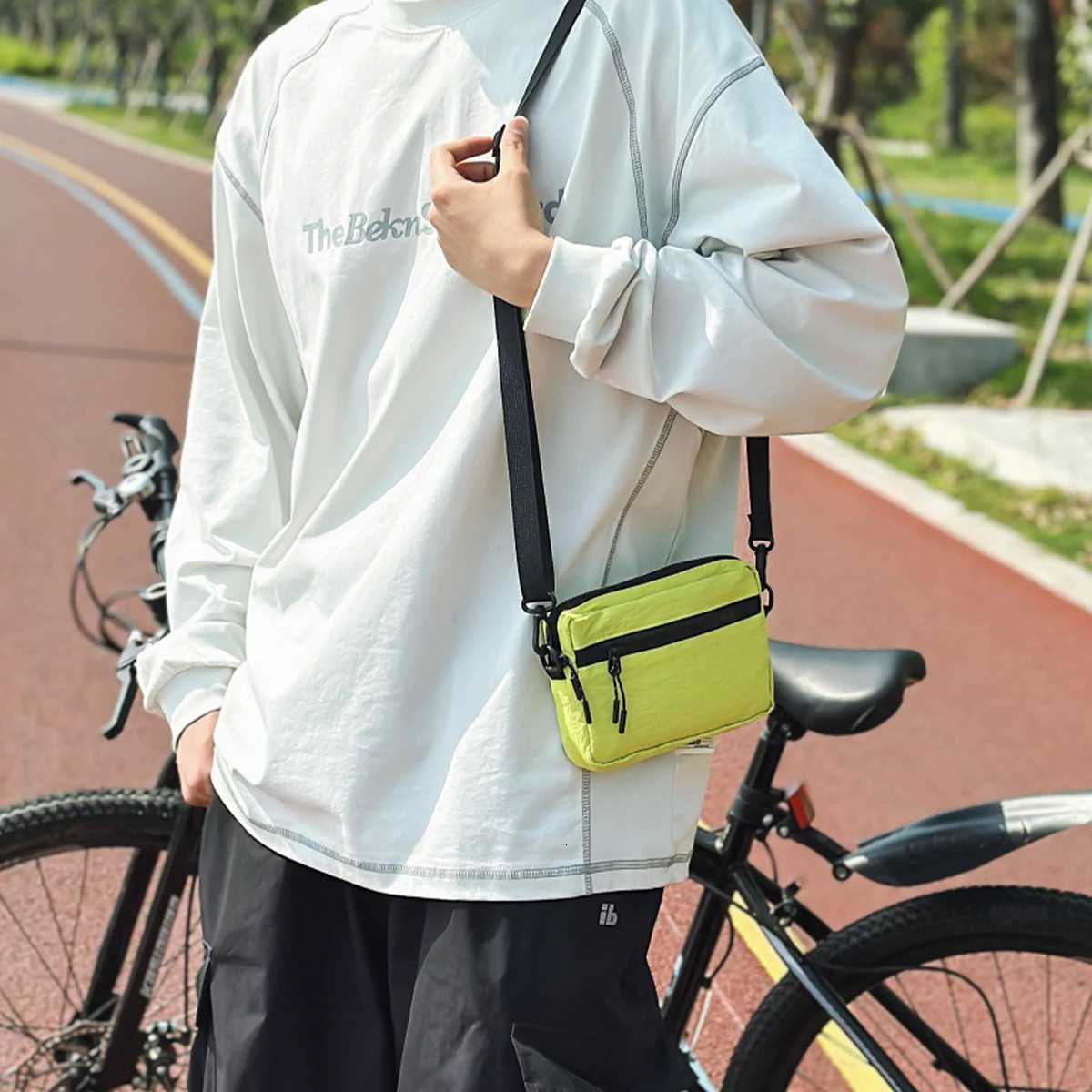 2026 New Niche Crossbody Bag Mini Phone Bag Everyday Travel Cycling Bag Versatile Outdoor Leisure Tissue Bag Coin Purse for Lipstick Earphones and Pow