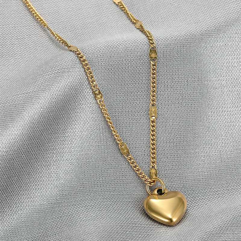 Stereoscopic Stainless Steel Will Not Fade Small Peach Heart Golden Necklace for Women Love Heart Pendant Collarbone Chain Gift H260406