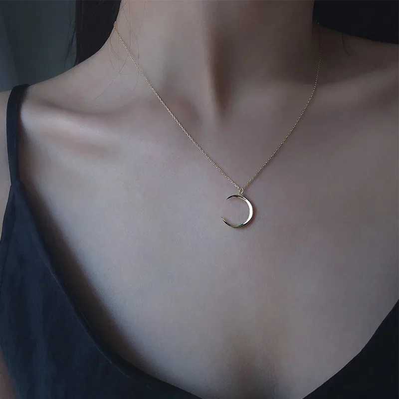 Retro Simple Cute Moon Necklaces for Women Clavicle Chain Alloy Crescent Pendant Holiday Gift Fashion Gothic Jewelry Wholesale H260406