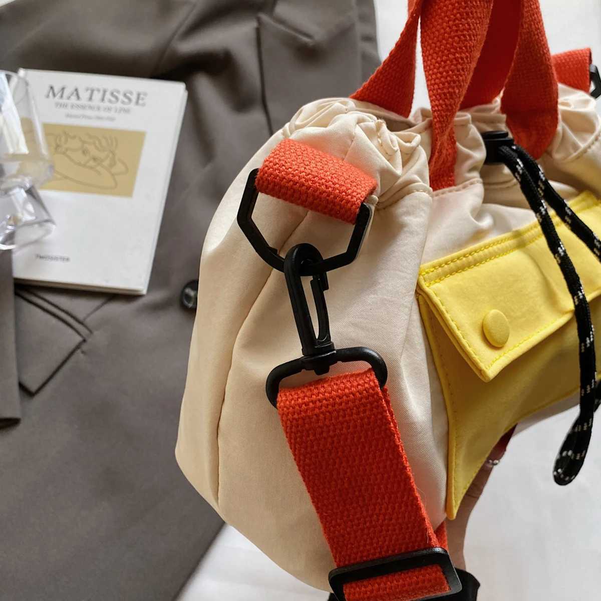 The New Unisex Messenger Bag Outdoor Functional Shoulder Bag Commuter Shoulder Bag Storage Bag Womens Contrast Backpack C260406