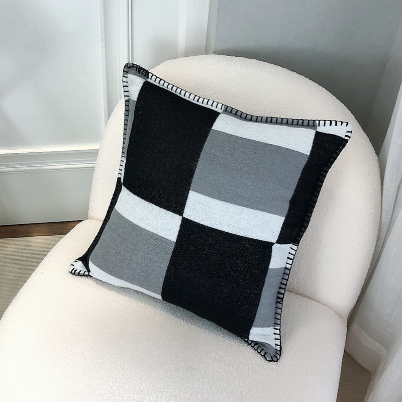 Designer Pillow Case Luxury Brand Pillow Cashmere Pillow Sofa Cushion Pillow Letter Pillow Case Light Luxury Sleeping Sofa Pillows