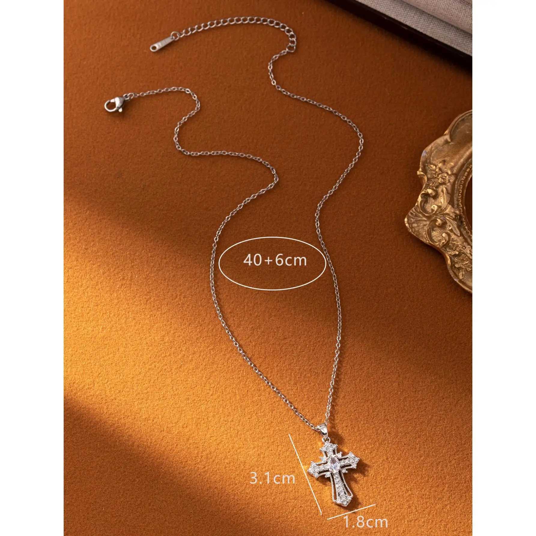 1-piece vintage cross necklace exquisite and unique pendant clavicle chain white and silver womens fashion jewelry suitable H260406