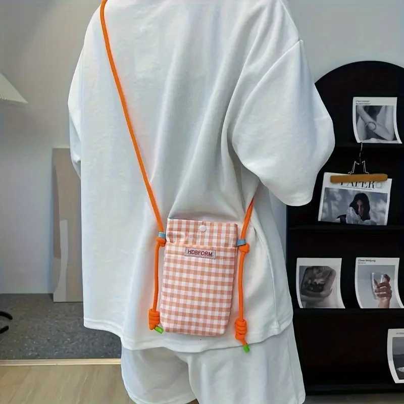 Small Checkered Mobile Phone Crossbody Bag Mini Shoulder Bag Trendy and Fashionable Small Shoulder Bag for Shopping One Piece C260406