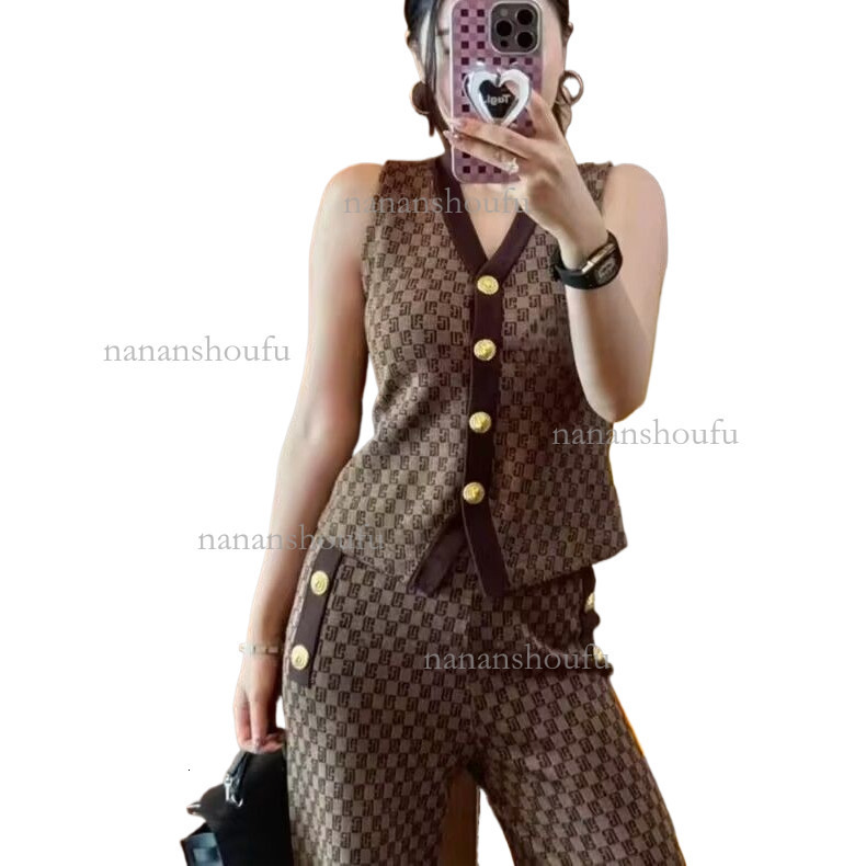 2026 Designer Set European Luxury Retro Simple Brown Knitted Top Gold Button High Waist Slimming Straight Pants Outdoor Casual Basic Women Clothes