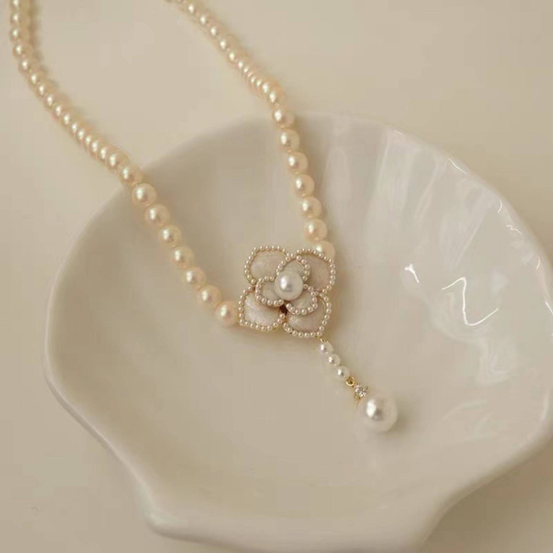 French vintage floral pearl necklace, niche fashion versatile ins-style collarbone chain, light luxury high-end jewelry for women - view 3
