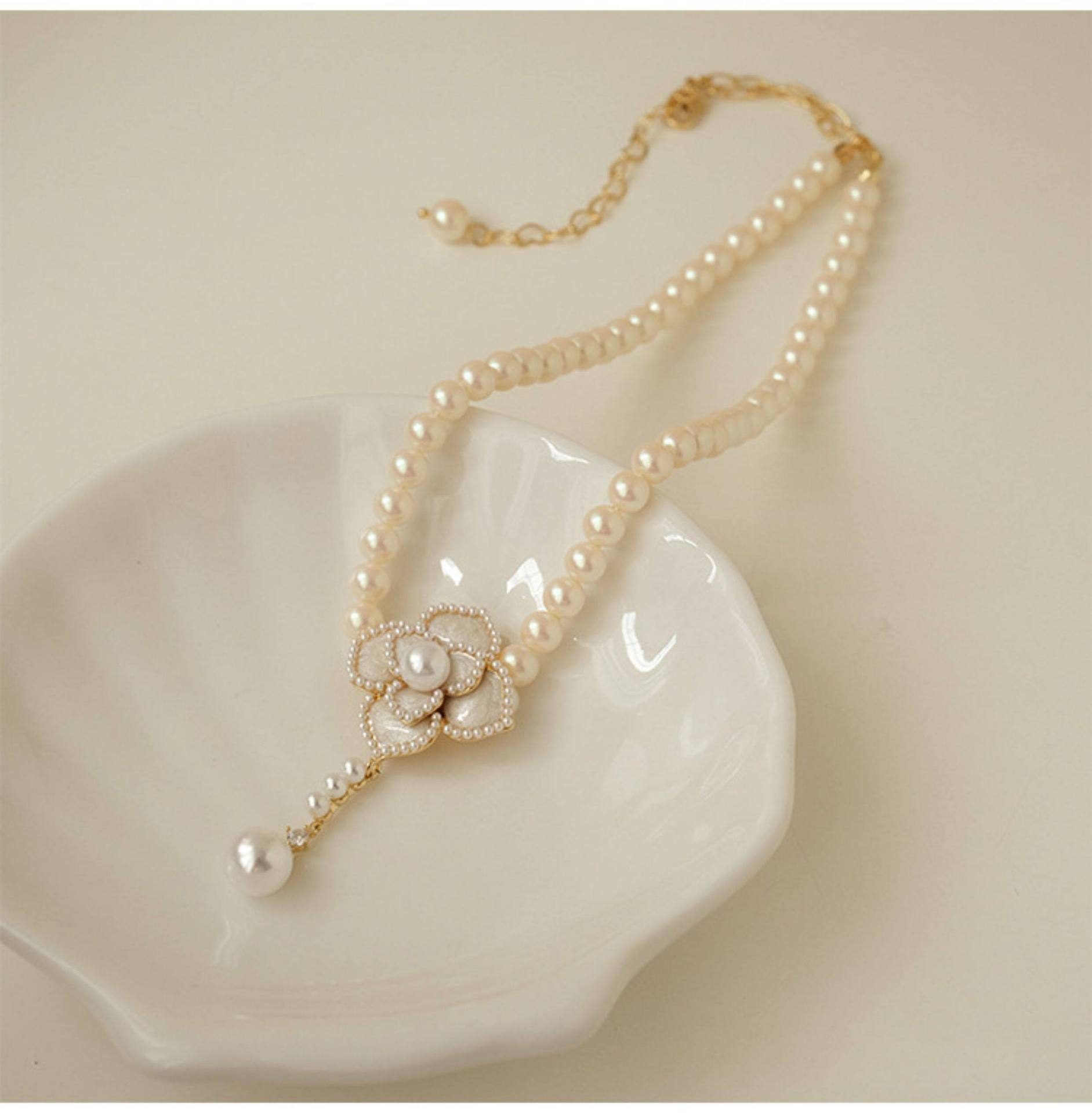 French vintage floral pearl necklace, niche fashion versatile ins-style collarbone chain, light luxury high-end jewelry for women - view 8