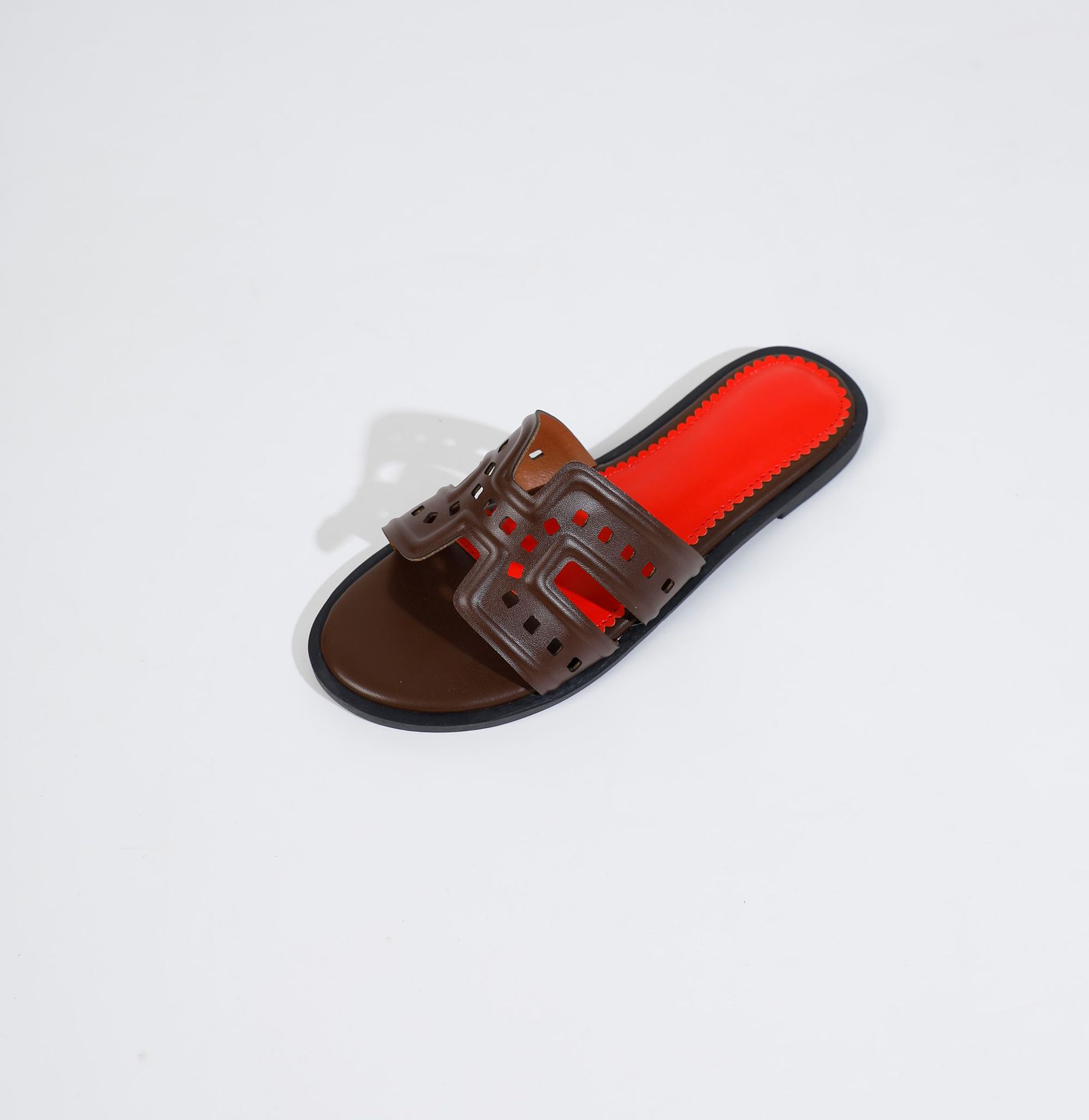 2026 Summer Hot Fashion Casual Luxury Trend Designer Sandals Outdoor Home Classic Retro Flat Slippers Beach Shoes for Women