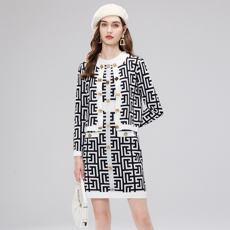 2026 Designer Set Luxury Slim Fit High Waist Color Blocked Dress Fashionable Single Breasted Striped Cardigan Basic Women's Two-piece Set Busines