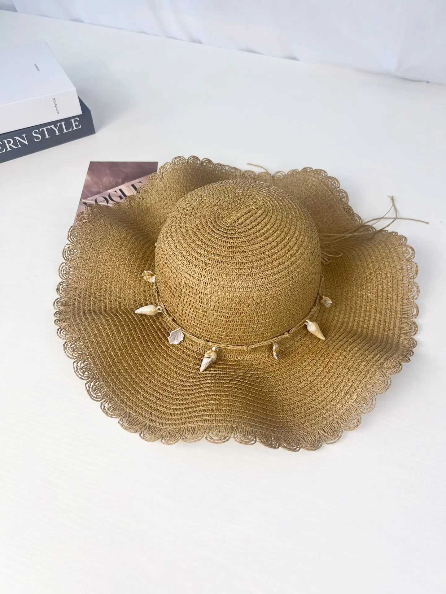 Women Summer Wide Brim Straw Hat Wave Edge Sun Protection Korean Style Beach Outdoor Shell Design Simple Style H260407