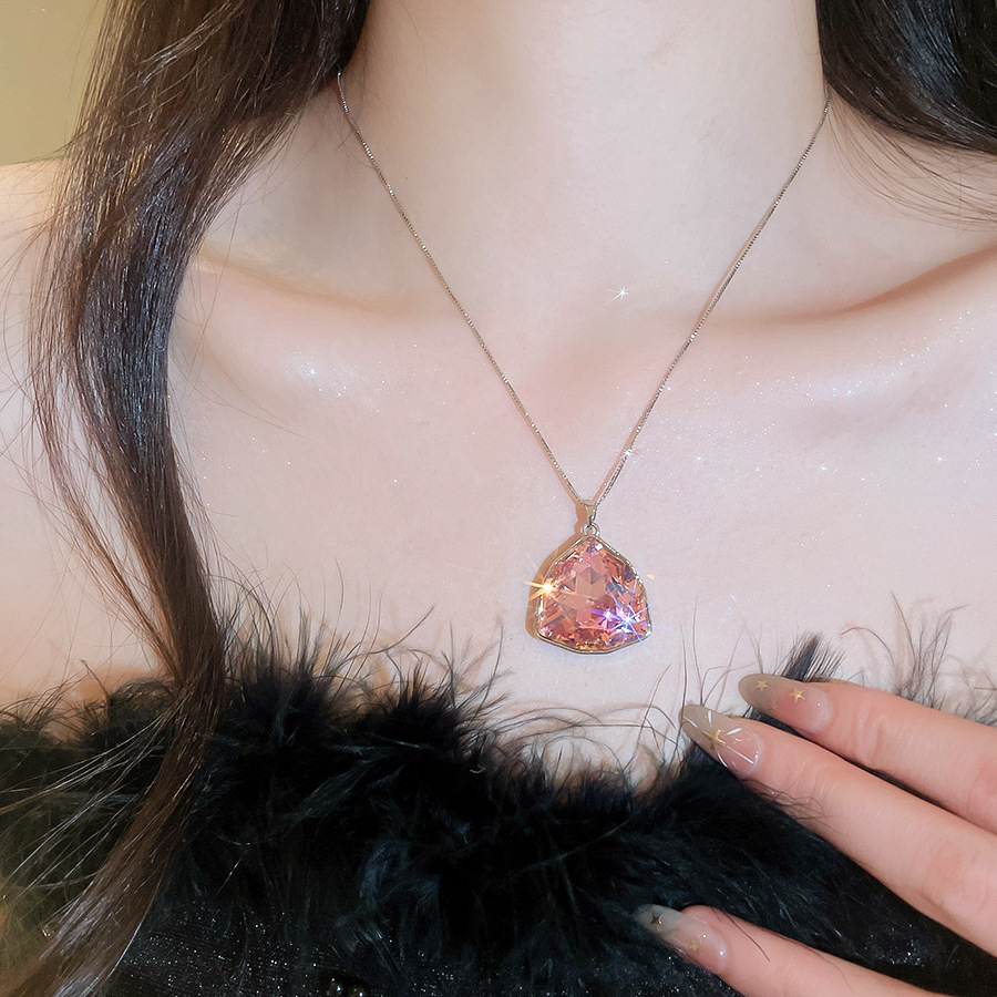 Silver needle French heart zircon necklace light luxury high-end fashion unique design niche appeal - view 5