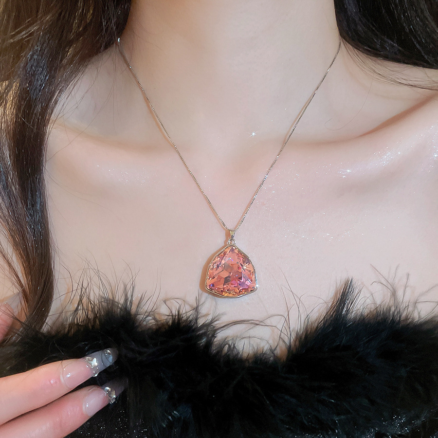 Silver needle French heart zircon necklace light luxury high-end fashion unique design niche appeal - view 3