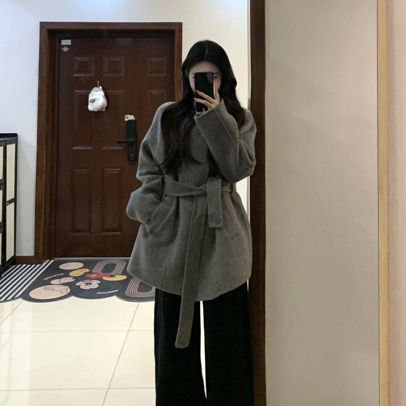 Midlength gray woolen coat for women 2025 autumnwinter collection Hepburn style woolen coat for petite women 251223