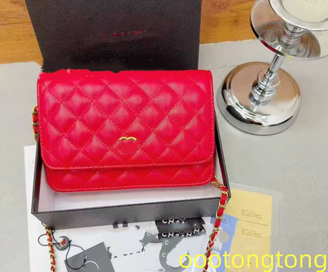 2026 Designer Bag Womens Maxi xxl Calfskin Airport Black Shoulder Bags Large Capacity Gold Metal Hardware Matelasse Chain Handbags Diamond Lattice Luggage