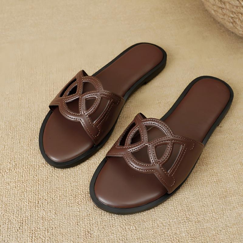2026 Summer Hot Fashionable Casual Luxury Designer Sandals Classic Versatile Flat Slippers Outdoor Travel Beach Shoes for Women