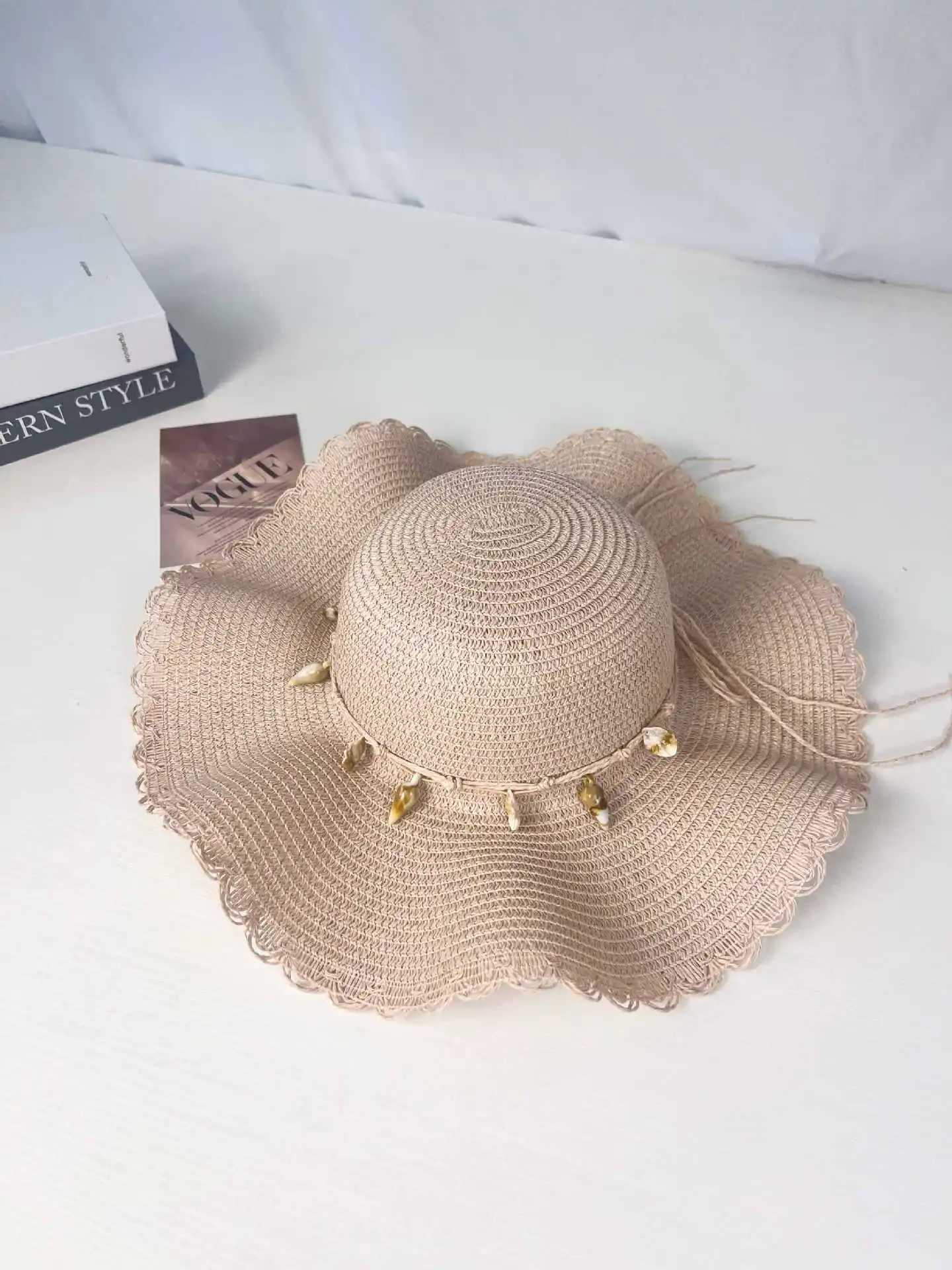 Women Summer Wide Brim Straw Hat Wave Edge Sun Protection Korean Style Beach Outdoor Shell Design Simple Style H260407