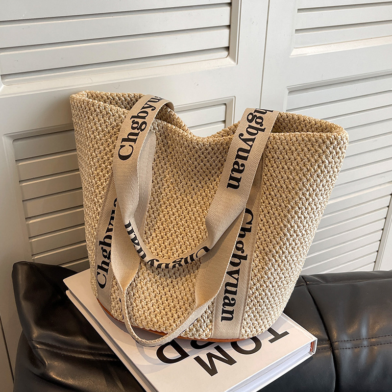 2026 New Woven Straw Designer Women's Large Capacity Autumn/Winter New Beach Commuter Bucket Fashion Shoulder Bag Free Shipping