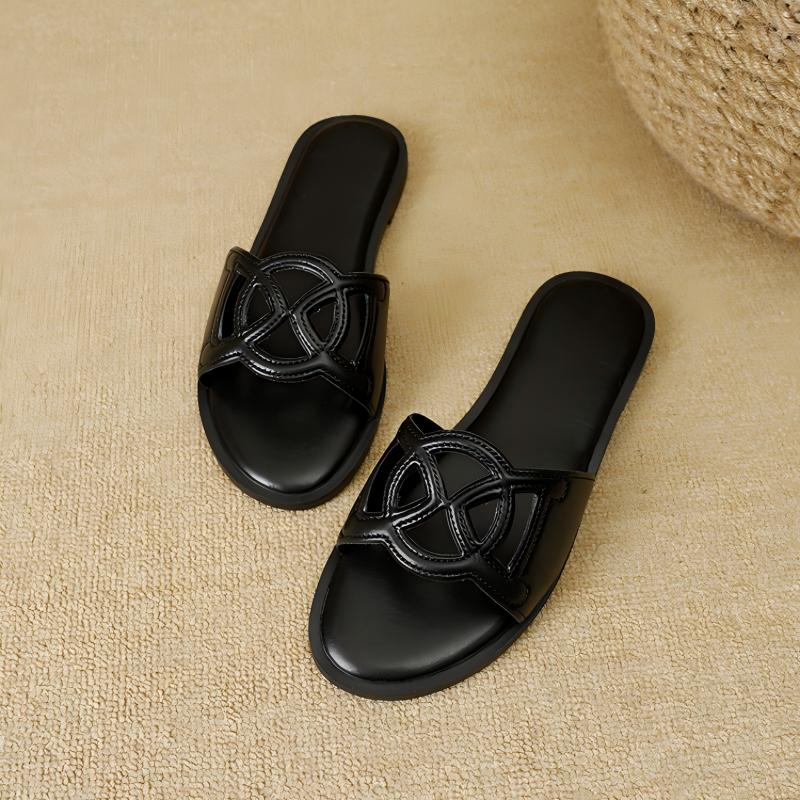 2026 Summer Hot Fashionable Casual Luxury Designer Sandals Classic Versatile Flat Slippers Outdoor Travel Beach Shoes for Women