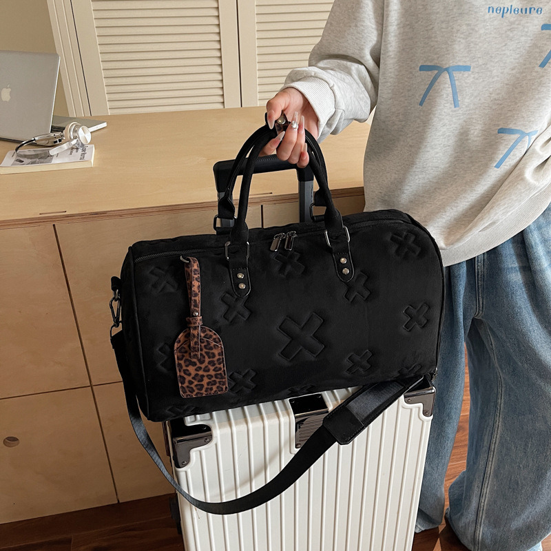 Fashionable creased large-capacity travel bag, PU texture, thickened and durable luggage bag, multi-functional yoga, swimming, and sports bag - view 5