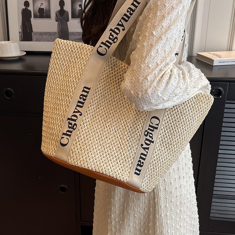 2026 New Woven Straw Designer Women's Large Capacity Autumn/Winter New Beach Commuter Bucket Fashion Shoulder Bag Free Shipping