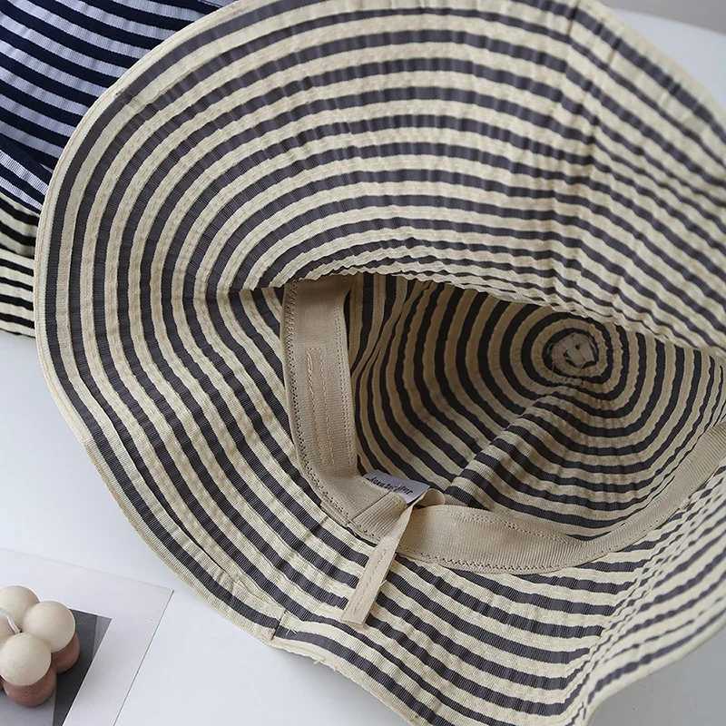 Womens Summer Wide Brim Sun Hat Striped Black Beige Adjustable Asymmetrical Sunhat Beach Accessories Foldable New H260407