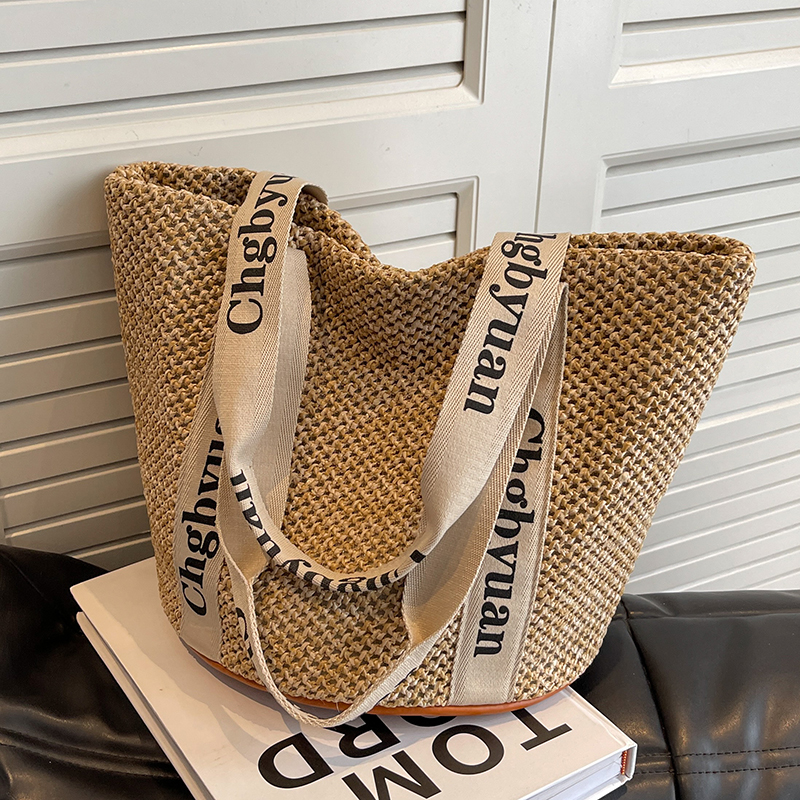 2026 New Woven Straw Designer Women's Large Capacity Autumn/Winter New Beach Commuter Bucket Fashion Shoulder Bag Free Shipping