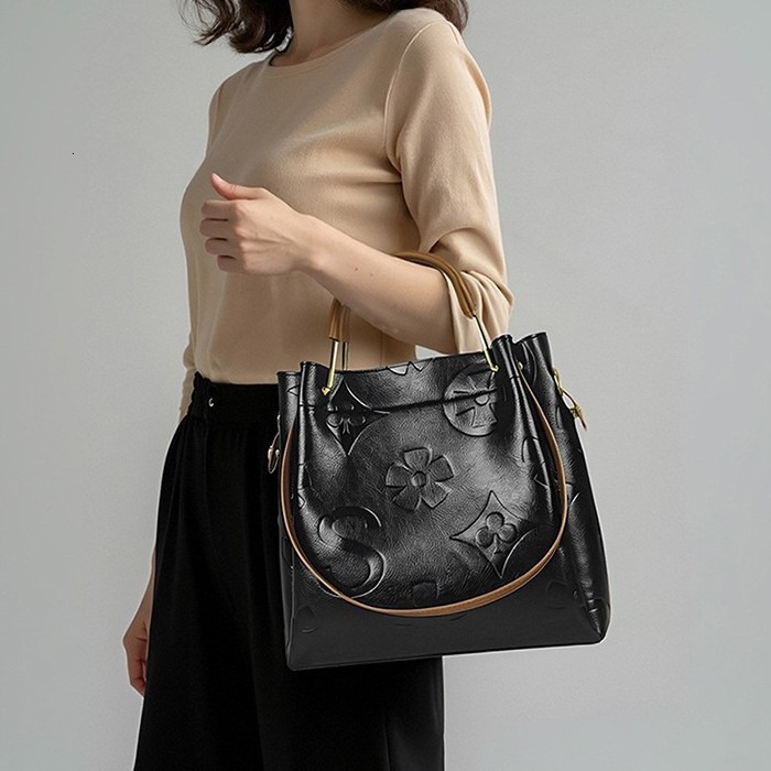 Handbag, women's cross-border new style bag, high-end and fashionable embossed tote bag, large capacity mother and child bucket bag
