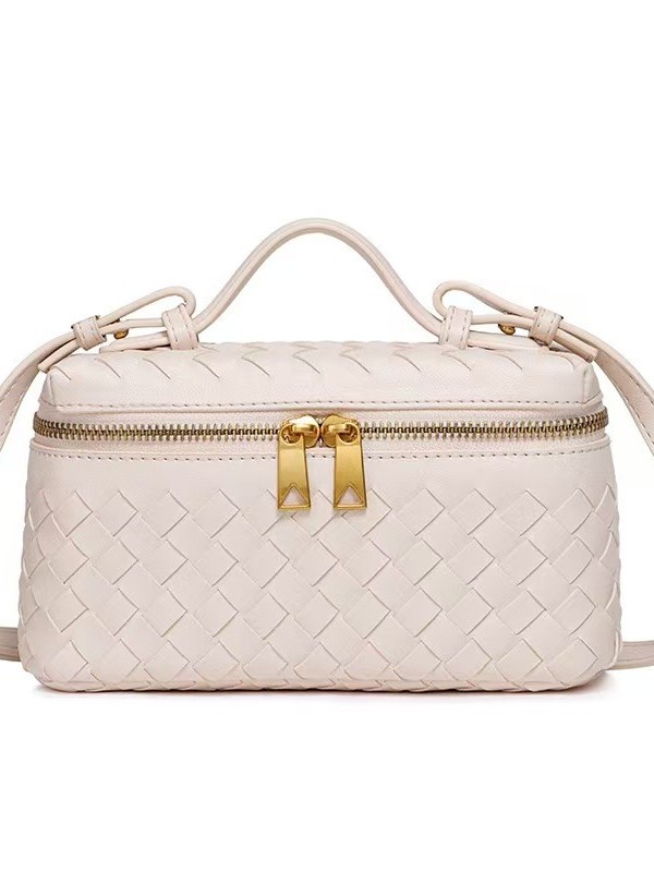 Handmade woven bag new small square bag, with a high-end handheld box bag feel, single shoulder and horizontal makeup bag