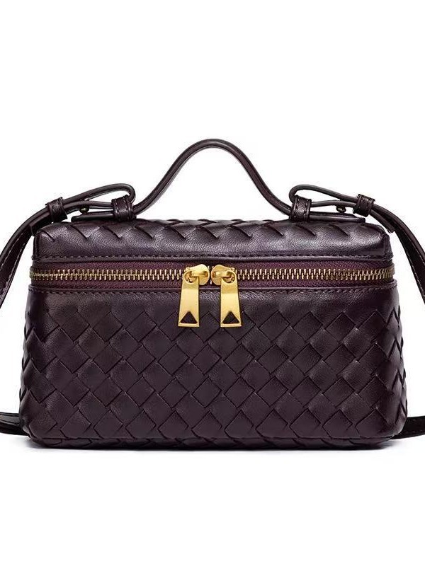 Handmade woven bag new small square bag, with a high-end handheld box bag feel, single shoulder and horizontal makeup bag
