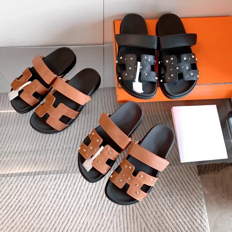 2026 summer new classic rivet designer flat slippers versatile casual outdoor fashion beach shoes sandals for women