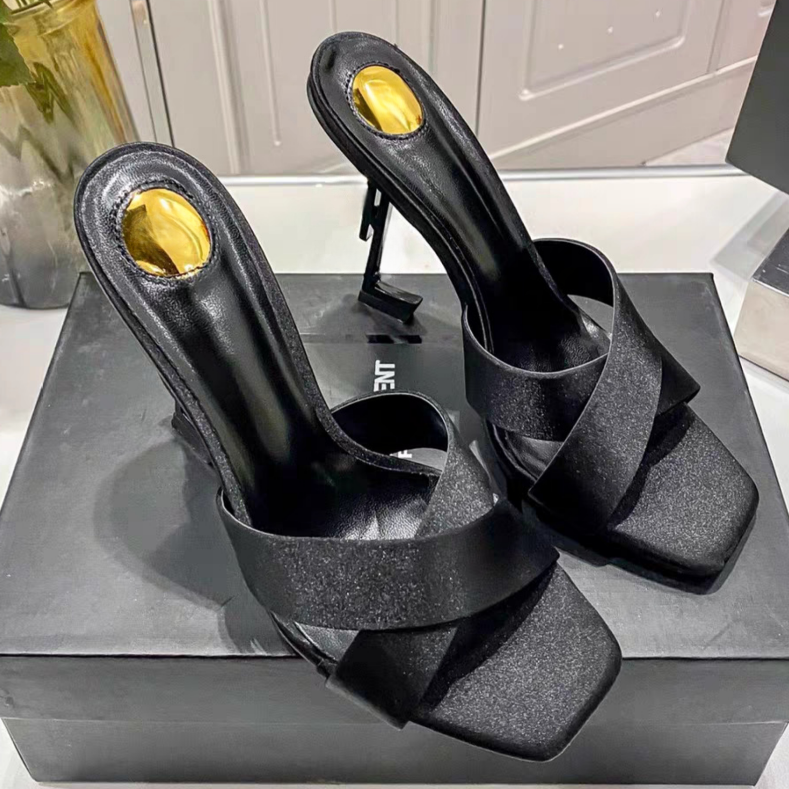 Luxury Designer Women High Heels Shoes Letter Heel 8cm 10cm Square Open Toe Cross Strap Satin Elegant Slippers Fashion Wedding Shoes 35-40