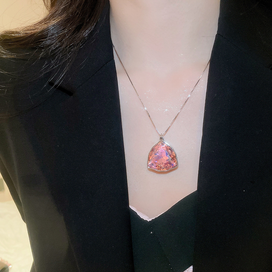 Silver needle French heart zircon necklace light luxury high-end fashion unique design niche appeal - view 4