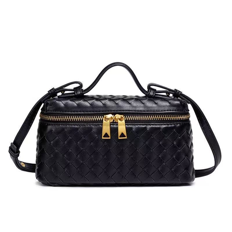 Handmade woven bag new small square bag, with a high-end handheld box bag feel, single shoulder and horizontal makeup bag