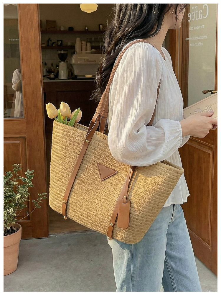 Women's woven straw bag large capacity 2026 summer new single shoulder crossbody bag luxury bag designer free delivery vacation beach bag backpac