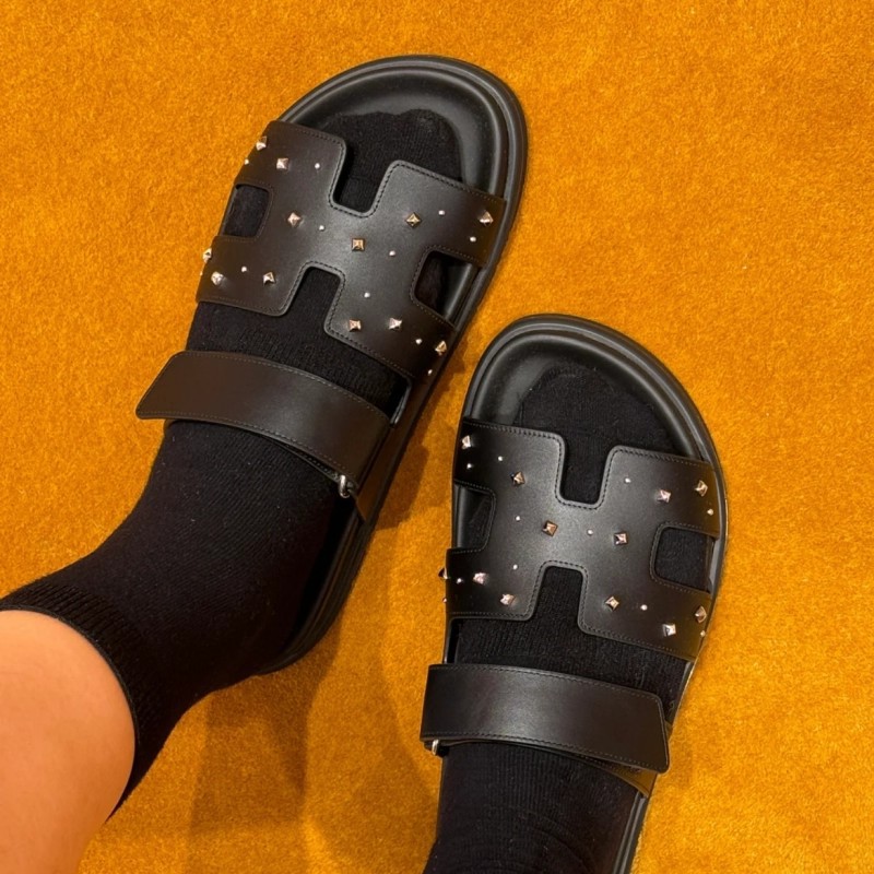 2026 summer new classic rivet designer flat slippers versatile casual outdoor fashion beach shoes sandals for women