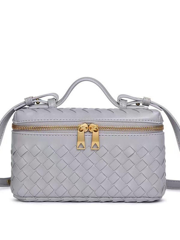 Handmade woven bag new small square bag, with a high-end handheld box bag feel, single shoulder and horizontal makeup bag