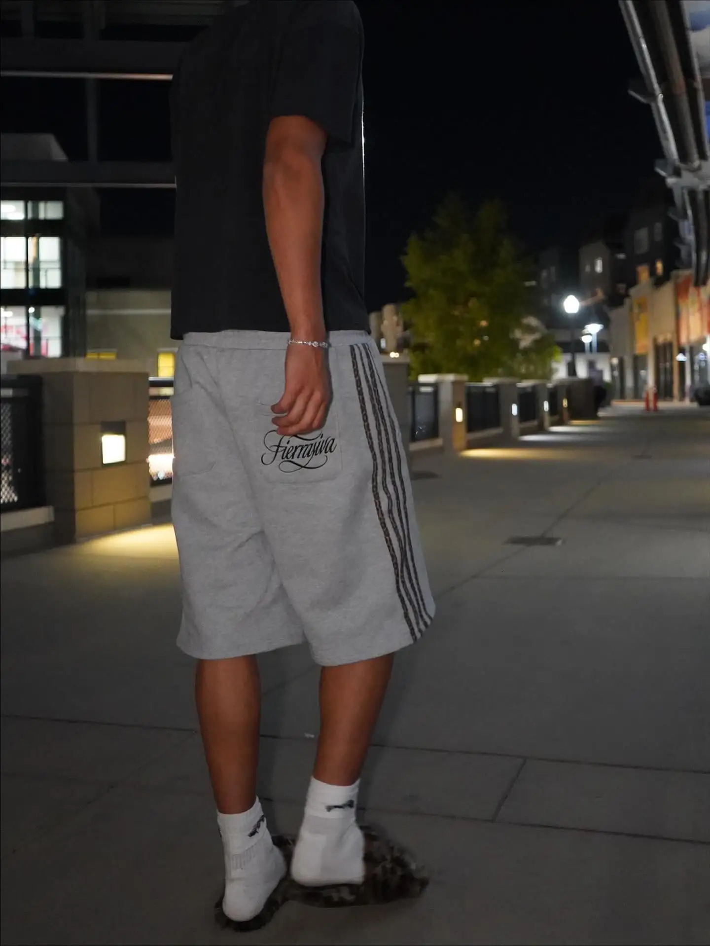 Trendy Y2K Retro Side Tape Shorts Men Loose Fit Casual Sweat Shorts Hip Hop Streetwear Black Grey Two Colors Elastic Waist 260407