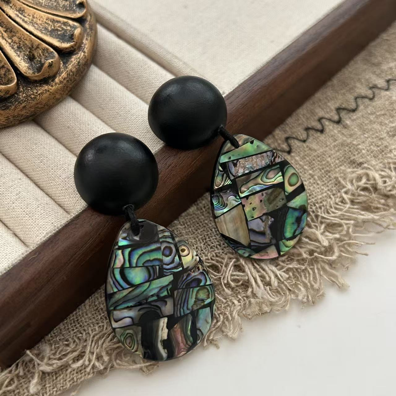 European and American cross-border retro abalone shell earrings for women, fashionable and exaggerated handmade splicing earrings, foreign trade jewel